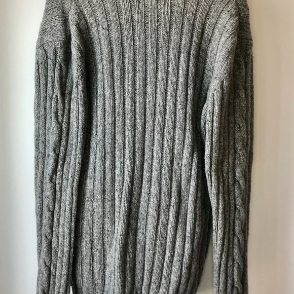 Lamb wool cable knit sweater - Picture 2 of 2